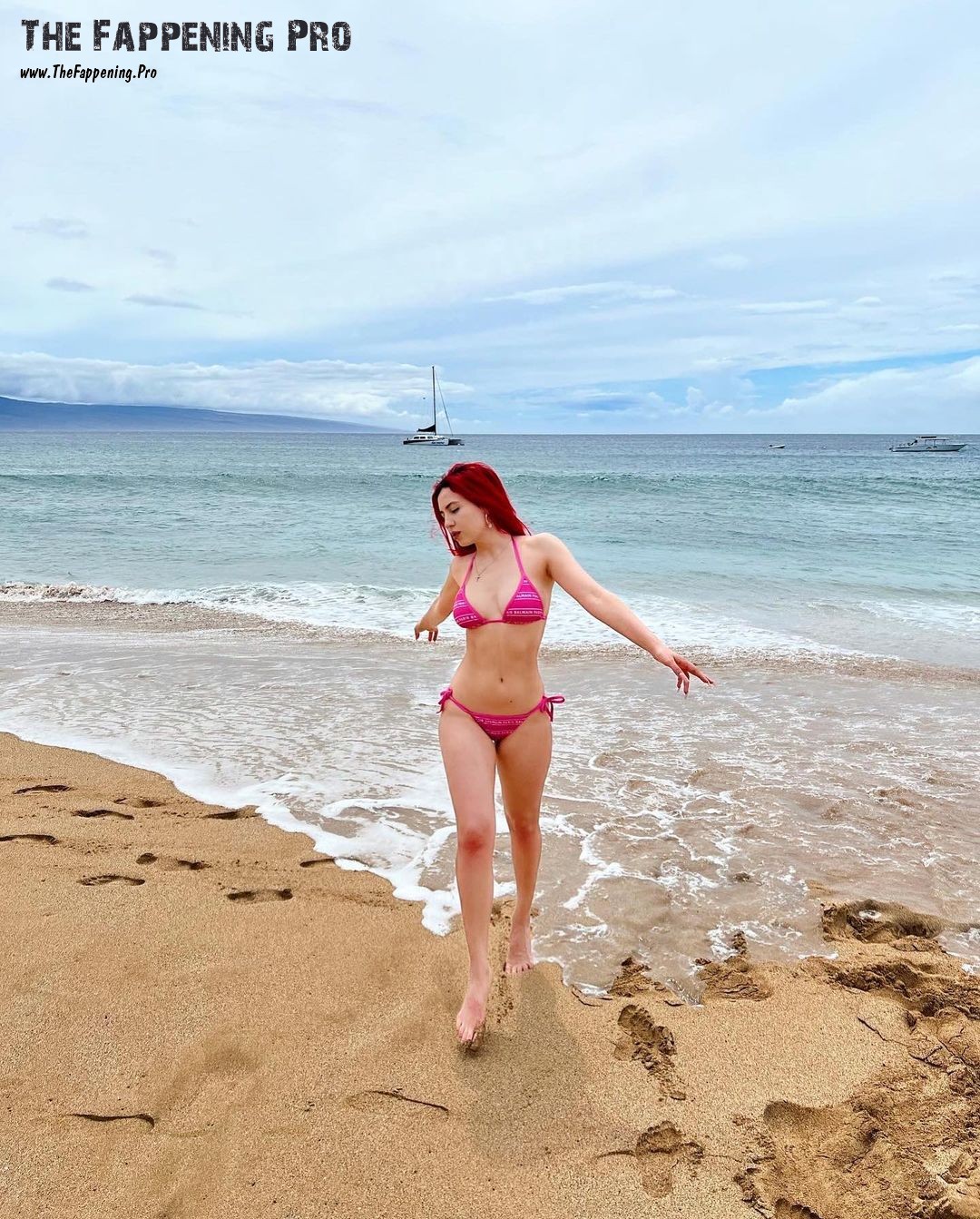 ava-max-feet-thefappening-cfd-6 Ava Max Barefoot