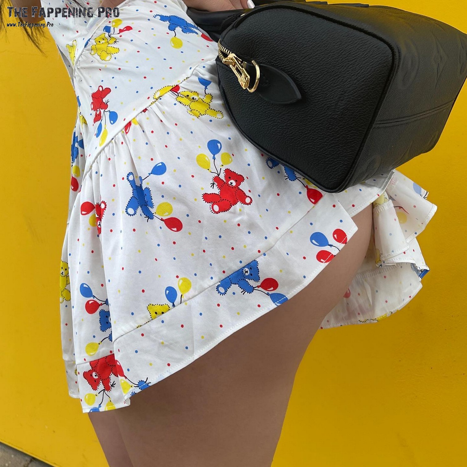 ava-max-leggy-thefappening-cfd-2 Ava Max Upskirt