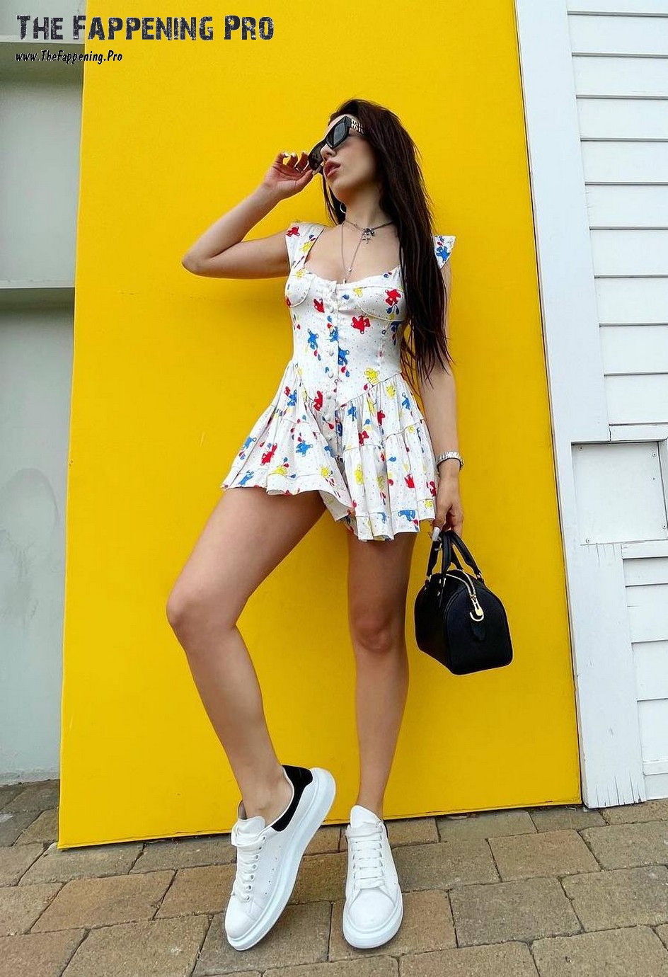 ava-max-leggy-thefappening-cfd-5 Ava Max Sexy Legs