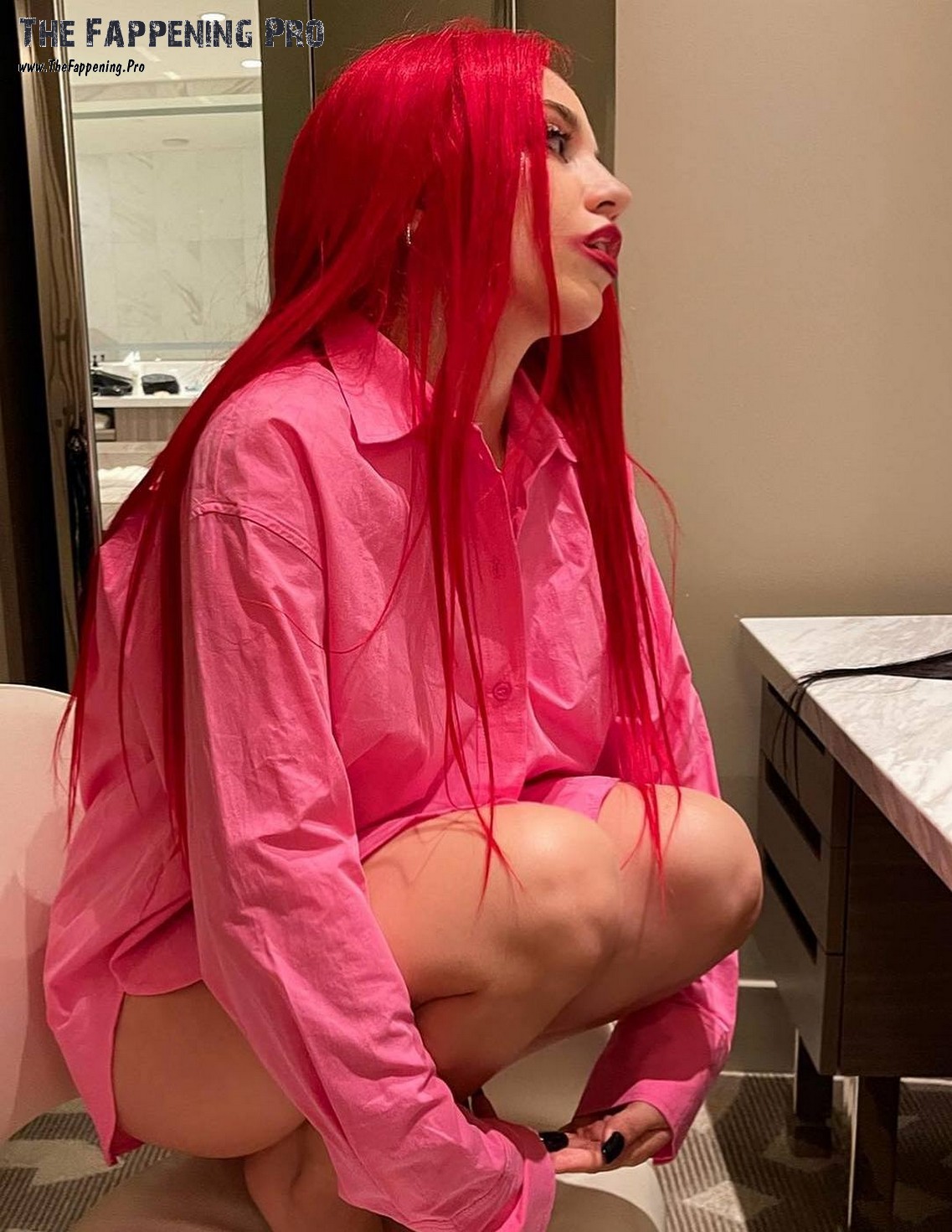 ava-max-sexy-thefappening-cfd-6 Ava Max Knees