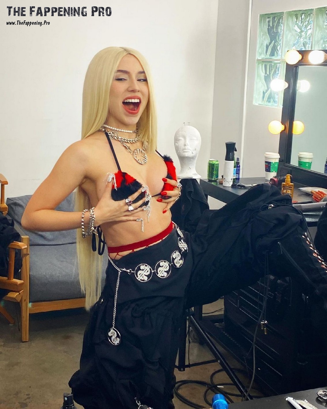 ava-max-tits-thefappening-cfd-4 ava max tits thefappening cfd 4