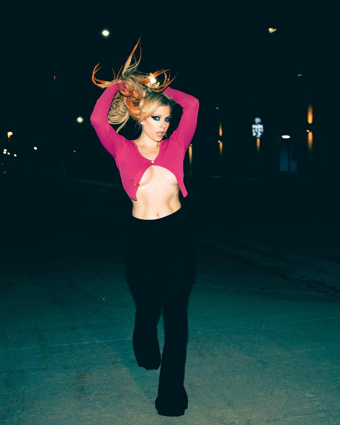 avril-lavigne-underboobs-thefappening-cfd-2-1 Avril Lavigne Sexy