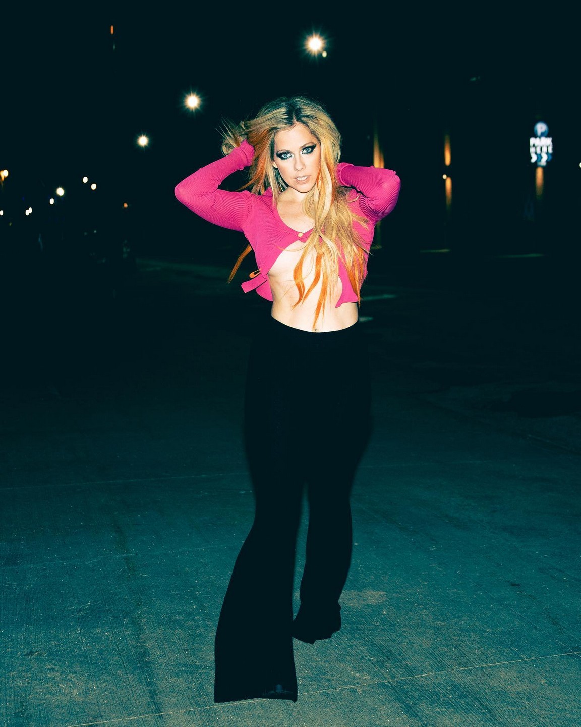 avril-lavigne-underboobs-thefappening-cfd-4 Avril Lavigne Fappening