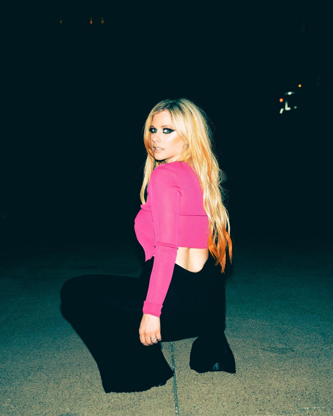 avril-lavigne-underboobs-thefappening-cfd-5 Avril Lavigne Whaletail