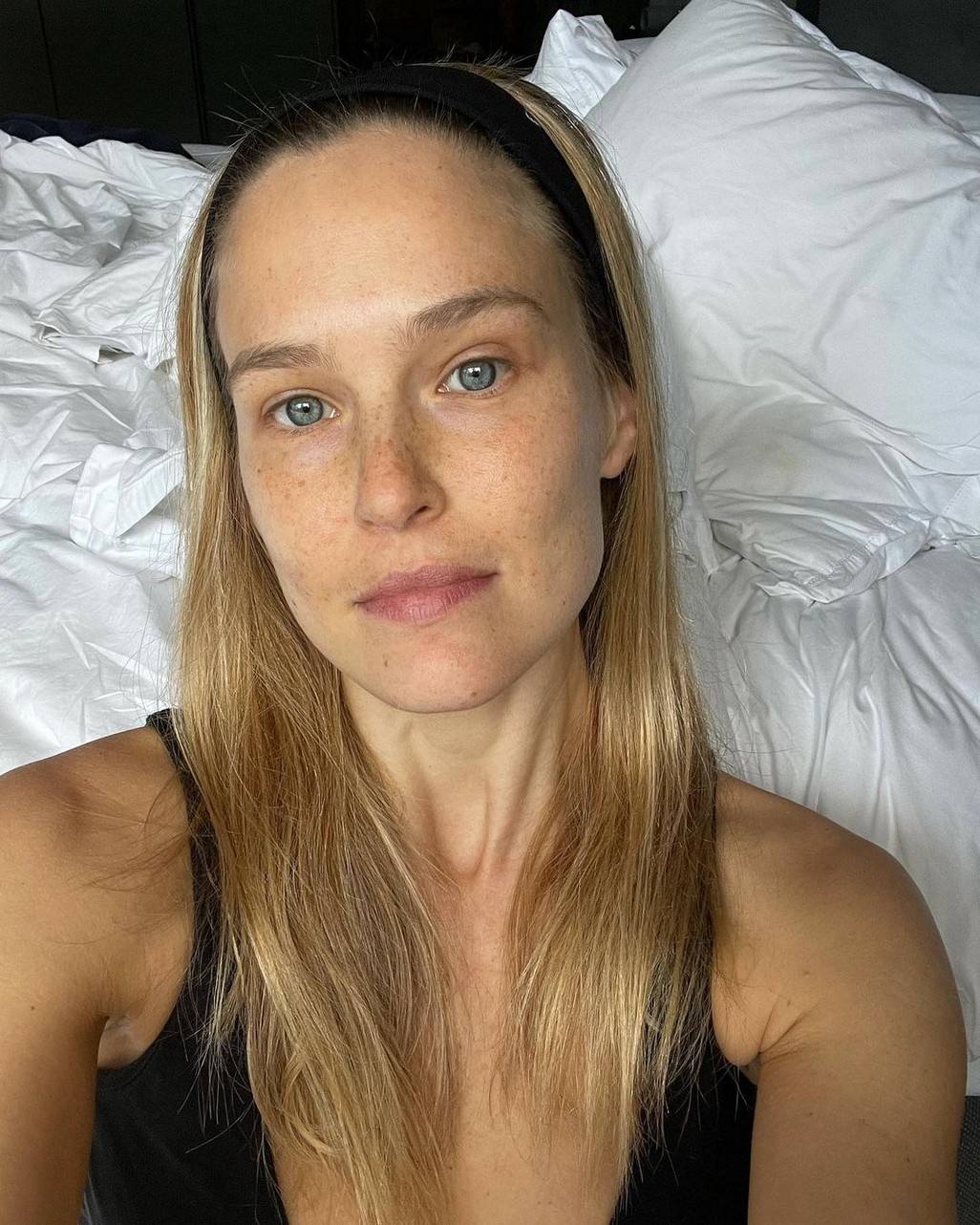 bar-refaeli-topless-and-sexy-at-home-thefappening-cfd-21 Bar Refaeli Selfie