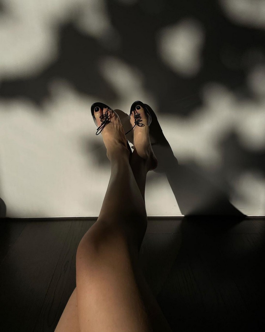 bar-refaeli-topless-and-sexy-at-home-thefappening-cfd-22 Bar Refaeli Feet