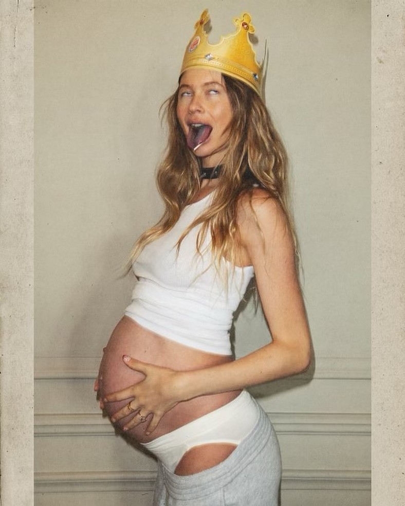 behati-prinsloo-pregnant-sexy-thefappening-cfd-3 Behati Prinsloo Fappening