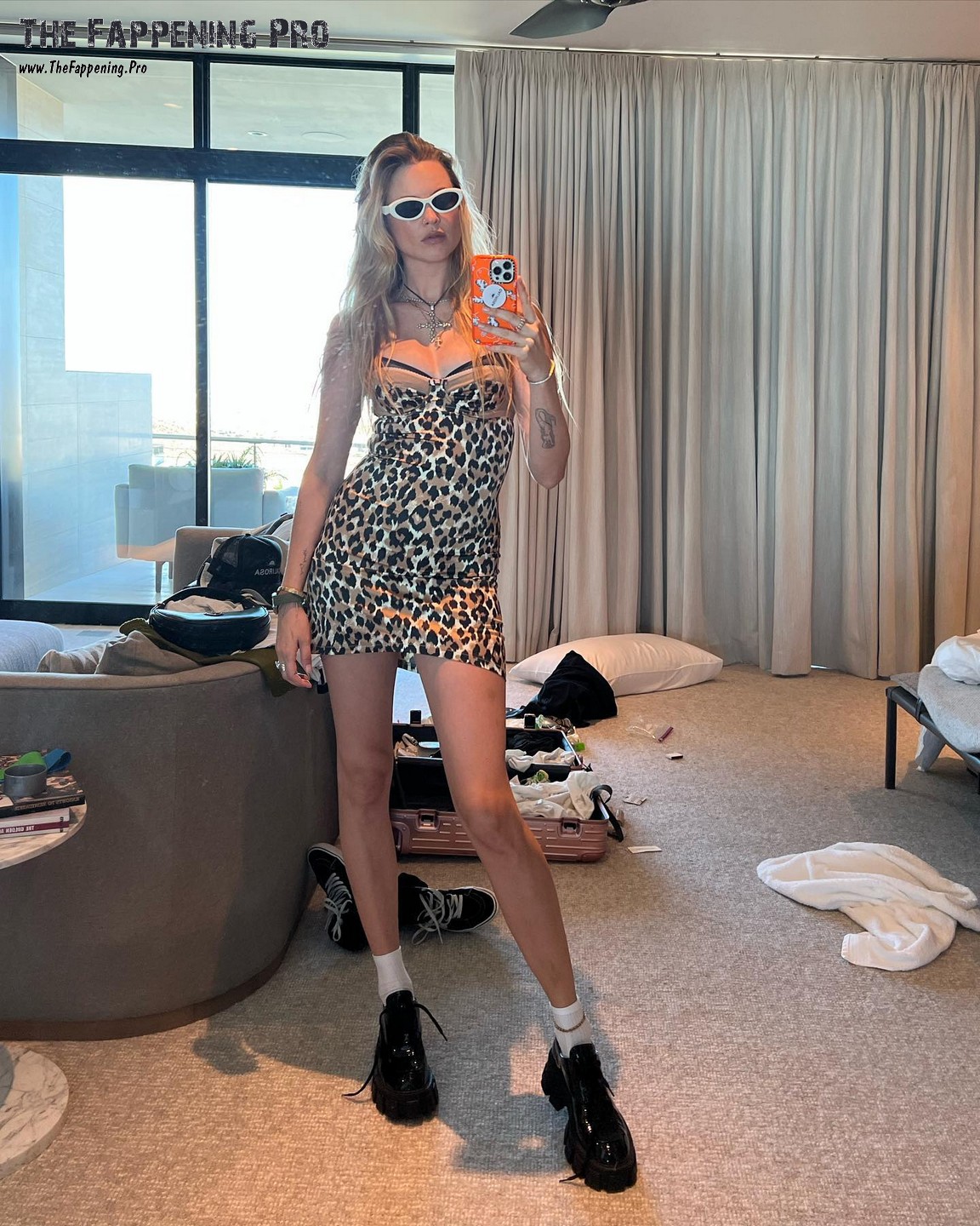 behati-prinsloo-sexy-feet-thefappening-cfd-11 Behati Prinsloo Sexy