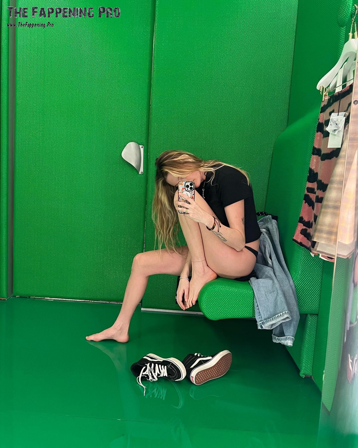 behati-prinsloo-sexy-feet-thefappening-cfd-9-1 Behati Prinsloo Barefoot
