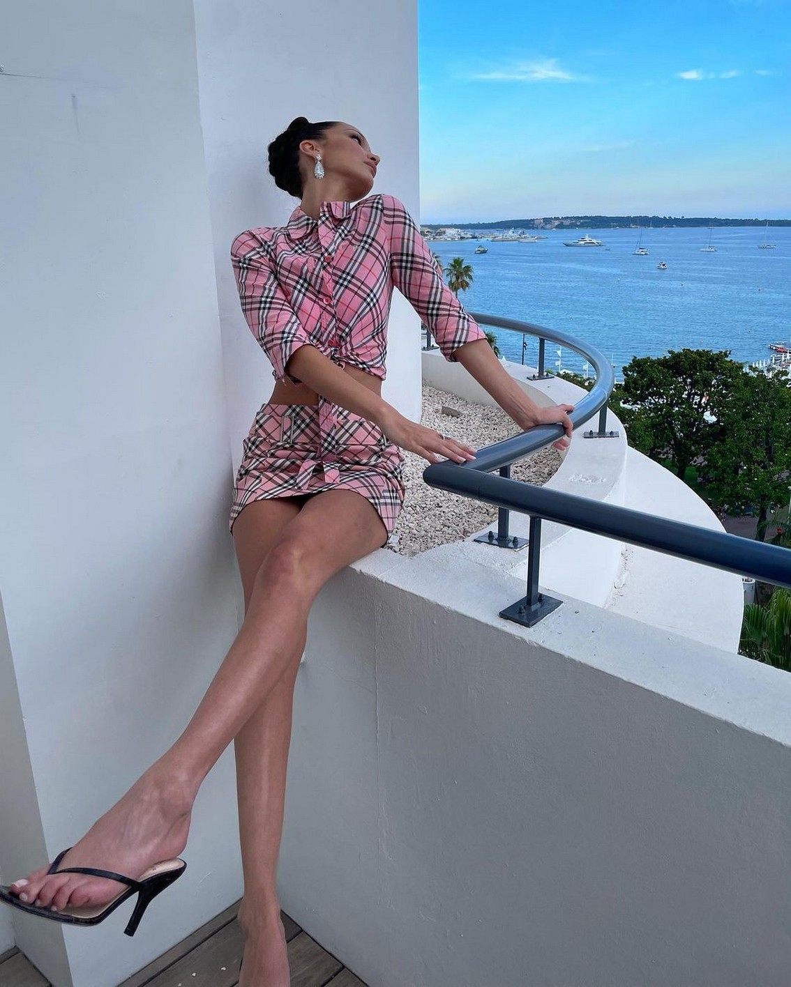 bella-hadid-braless-in-burberry-thefappening-cfd-4 Bella Hadid Legs