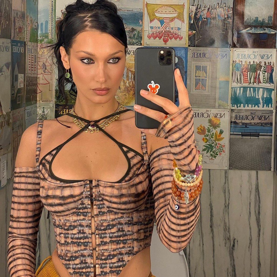 bella-hadid-hot-selfie-thefappening-cfd-1-1 Bella Hadid Hot In A Revealing Top