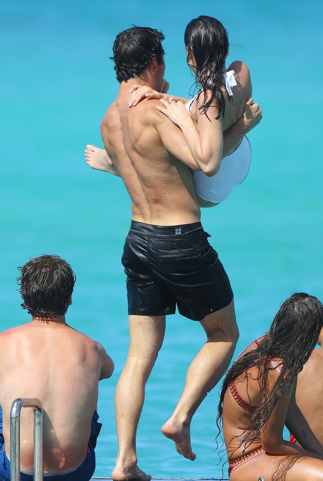 bella-hadid-in-white-swimsuit-106 Bella-Hadid-in-White-Swimsuit-106