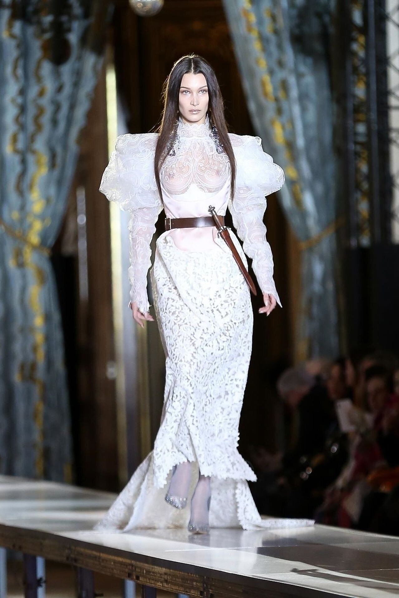 bella-hadid-naked-tits-at-vivienne-westwood-2020-paris-thefappening-pro-38 bella hadid naked tits at vivienne westwood 2020 paris thefappening pro 38