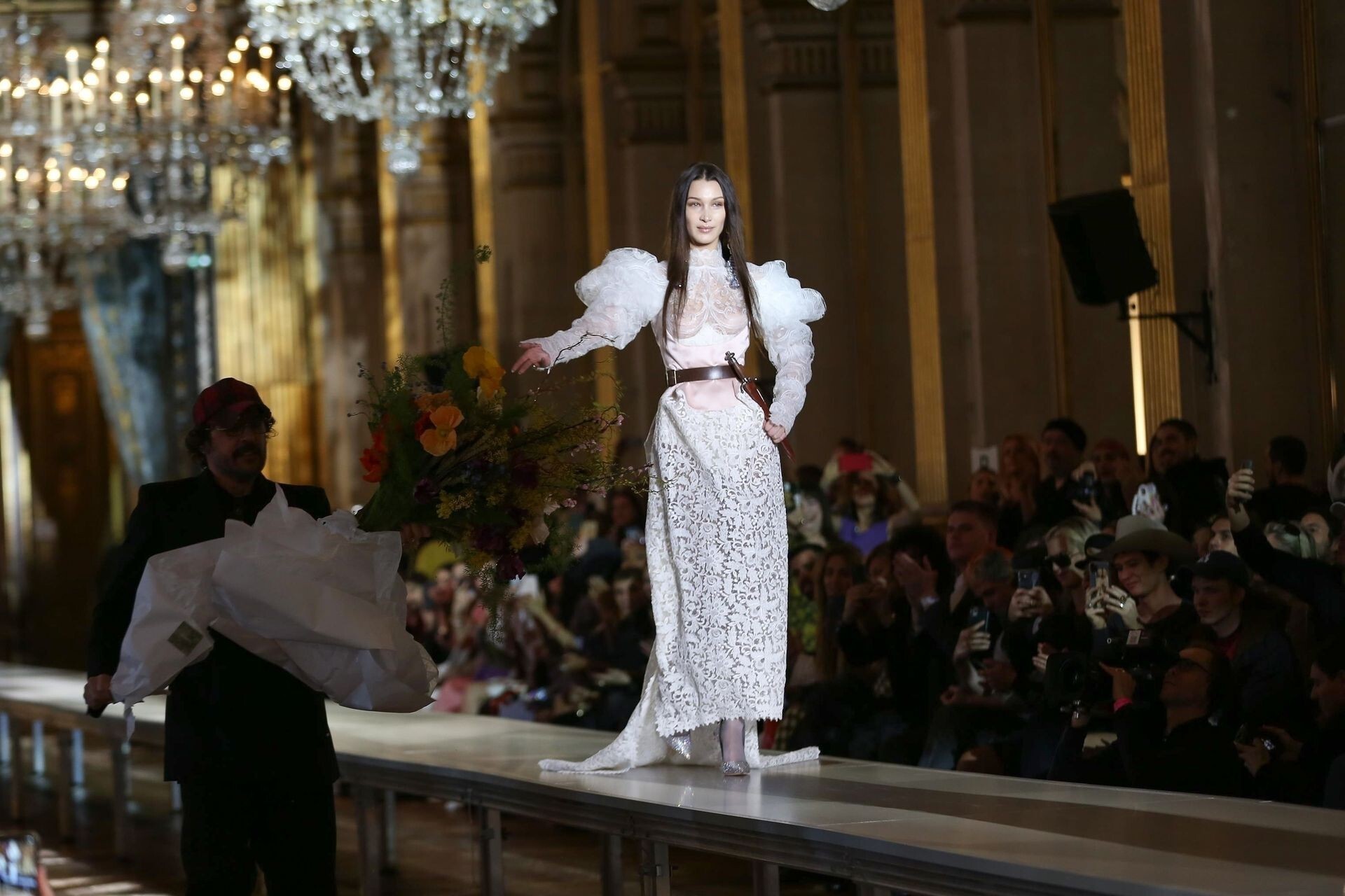 bella-hadid-naked-tits-at-vivienne-westwood-2020-paris-thefappening-pro-39 bella hadid naked tits at vivienne westwood 2020 paris thefappening pro 39