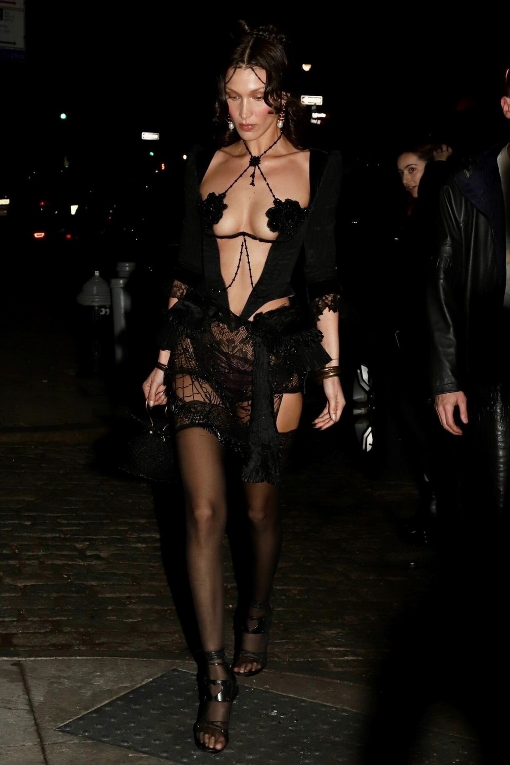 bella-hadid-sexy-at-met-gala-thefappening-pro-2 Bella Hadid Flaunts Her Tits At Met Gala 2022
