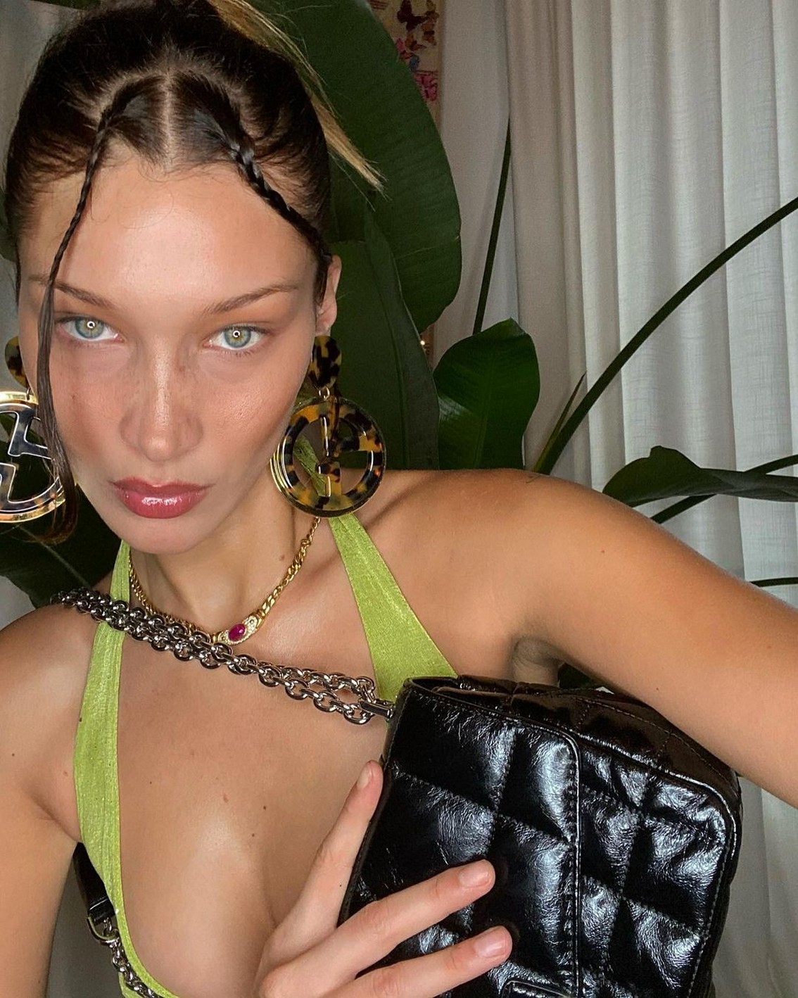 bella-hadid-sexy-in-a-curvy-mini-with-michael-kors-bag-thefappening-cfd-5 bella hadid sexy in a curvy mini with michael kors bag thefappening cfd 5