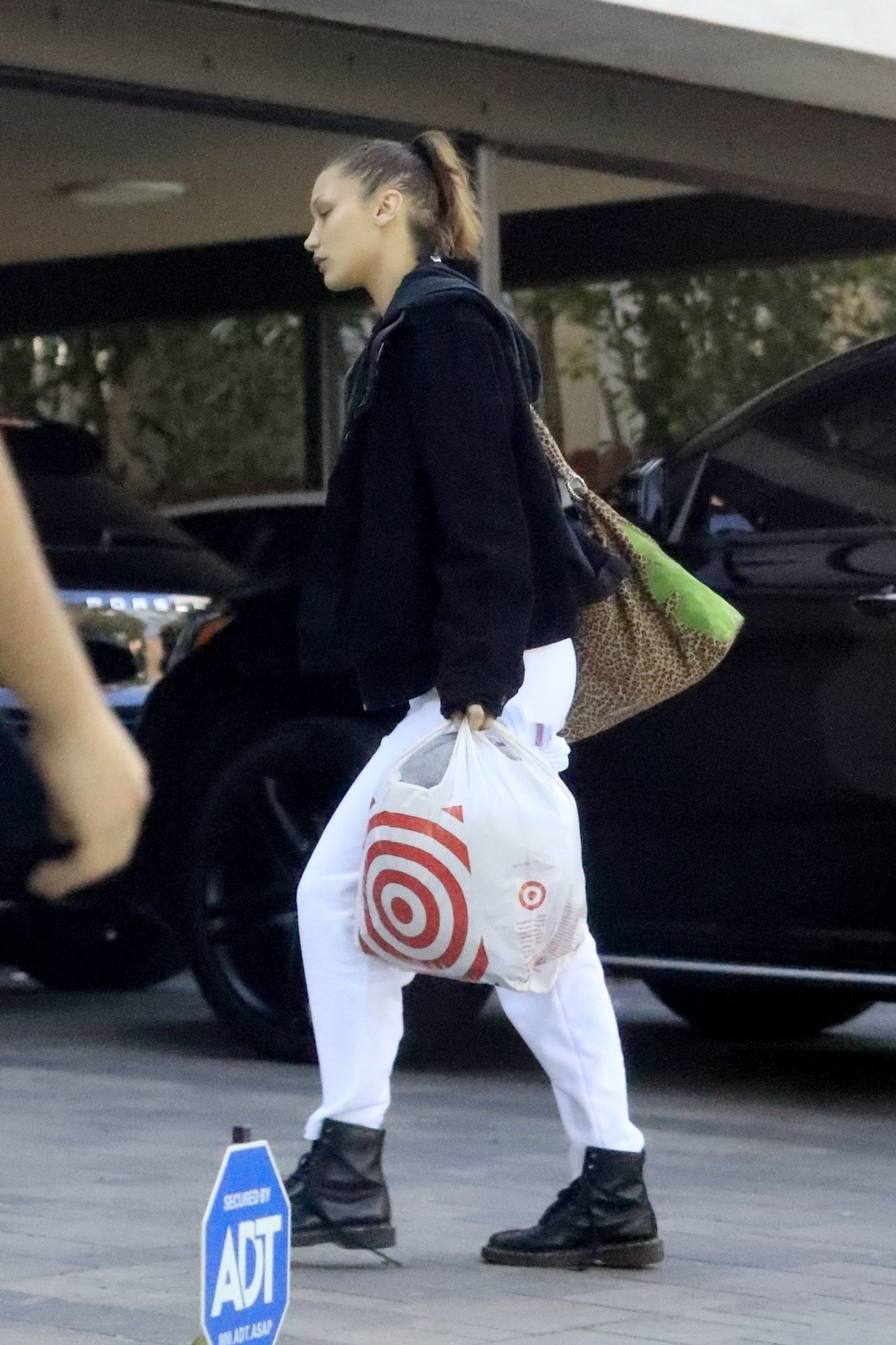bella hadid showed off her tits in los angeles thefappening pro 1 scaled 1