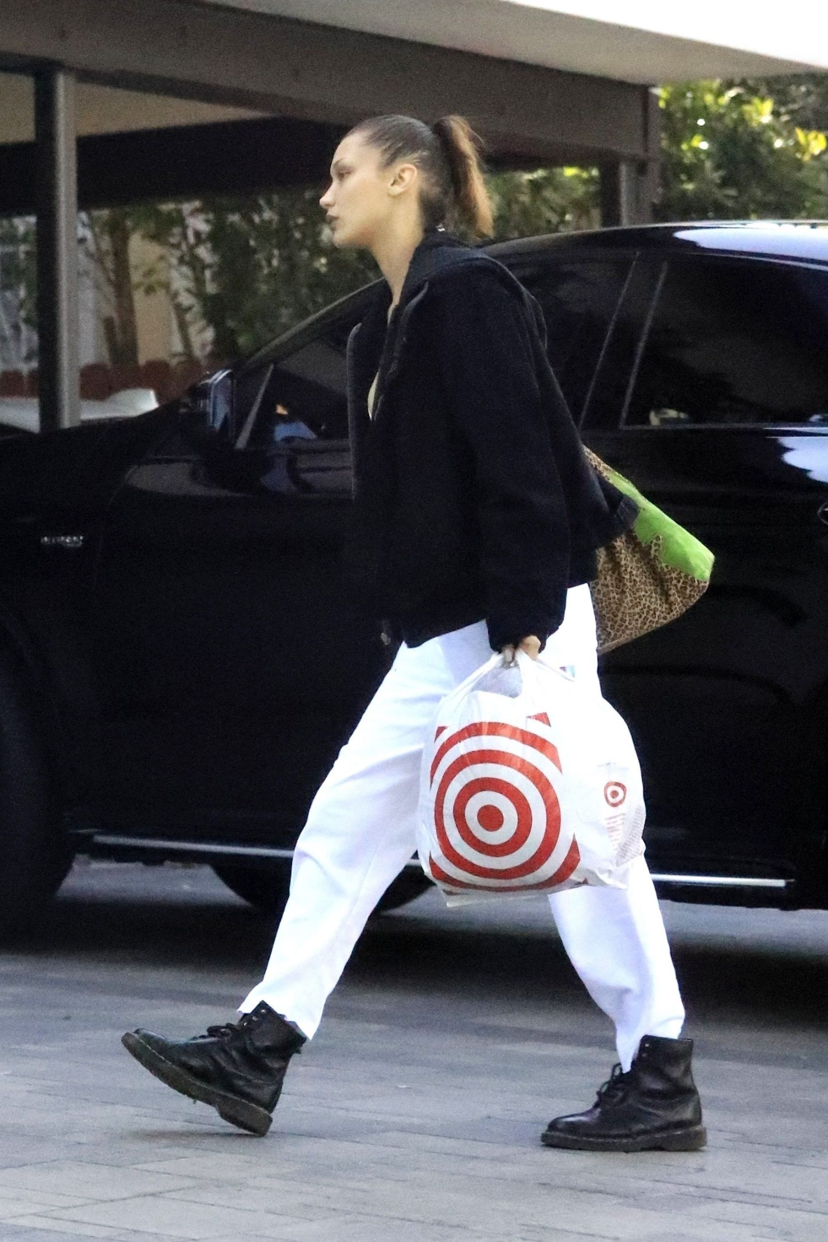 bella hadid showed off her tits in los angeles thefappening pro 11 scaled 1