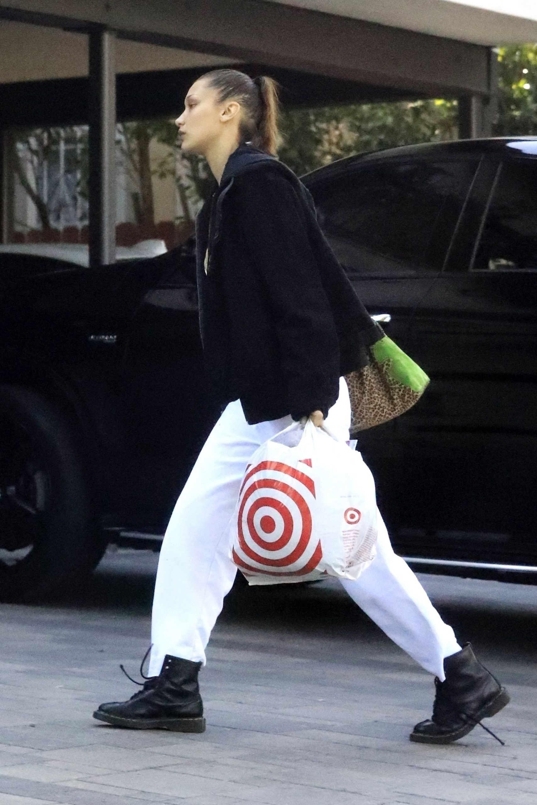 bella hadid showed off her tits in los angeles thefappening pro 4 scaled 1