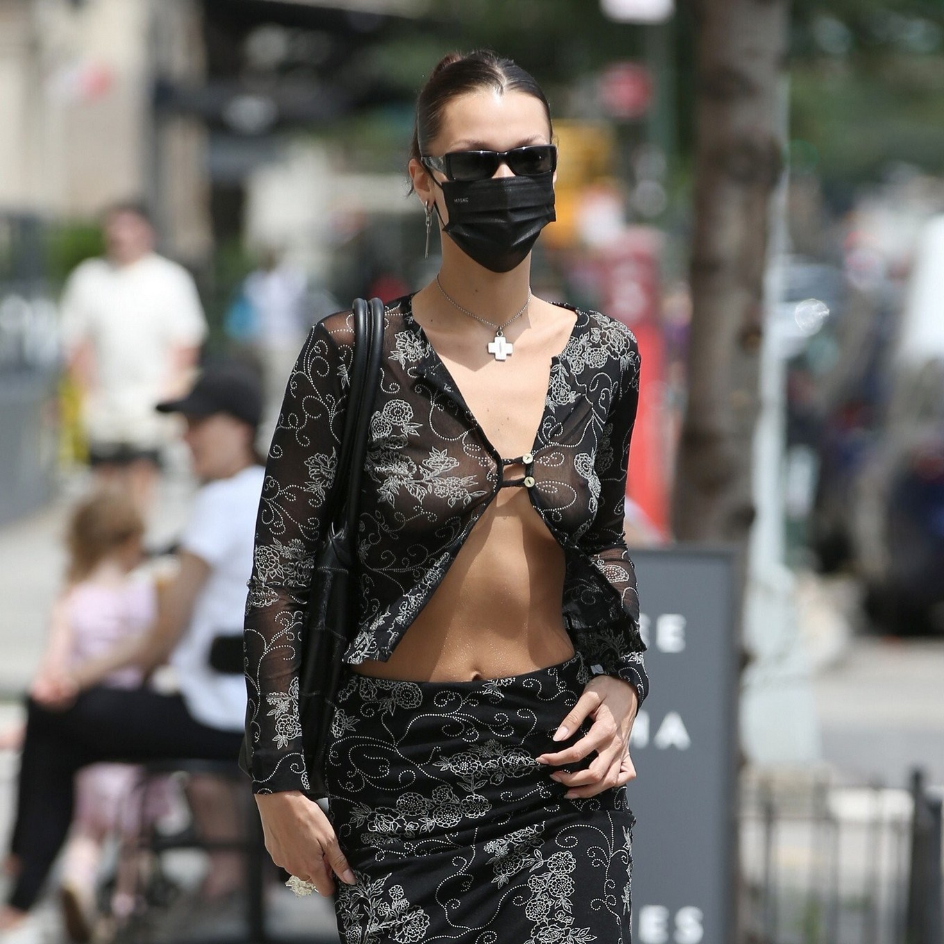 bella-hadid-sideboobs-in-ny-thefappening-cfd-10 Bella Hadid Braless In NY