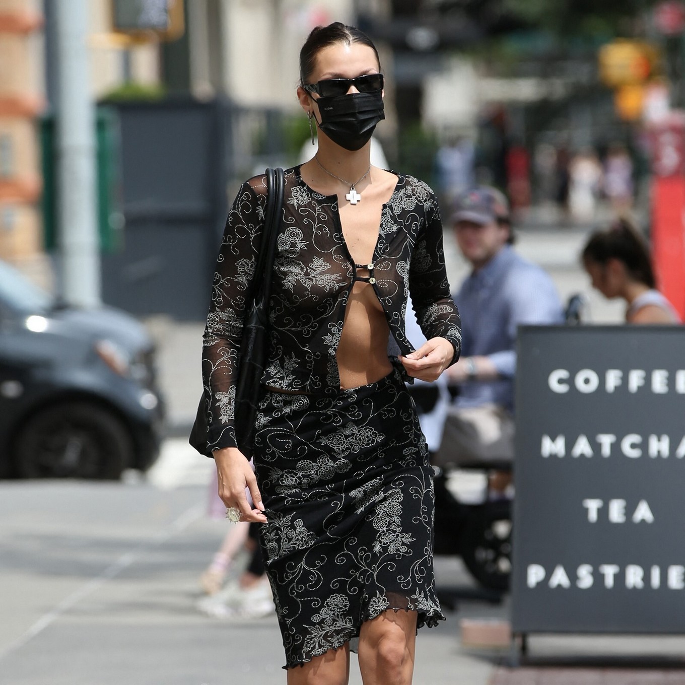 bella-hadid-sideboobs-in-ny-thefappening-cfd-3 bella hadid sideboobs in ny thefappening cfd 3