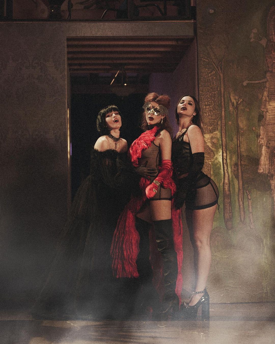 bella-kaili-and-danni-thorne-sexy-at-halloween-2020-thefappeningpro-6-1 Bella, Kaili And Danni Thorne Sexy At Halloween 2020
