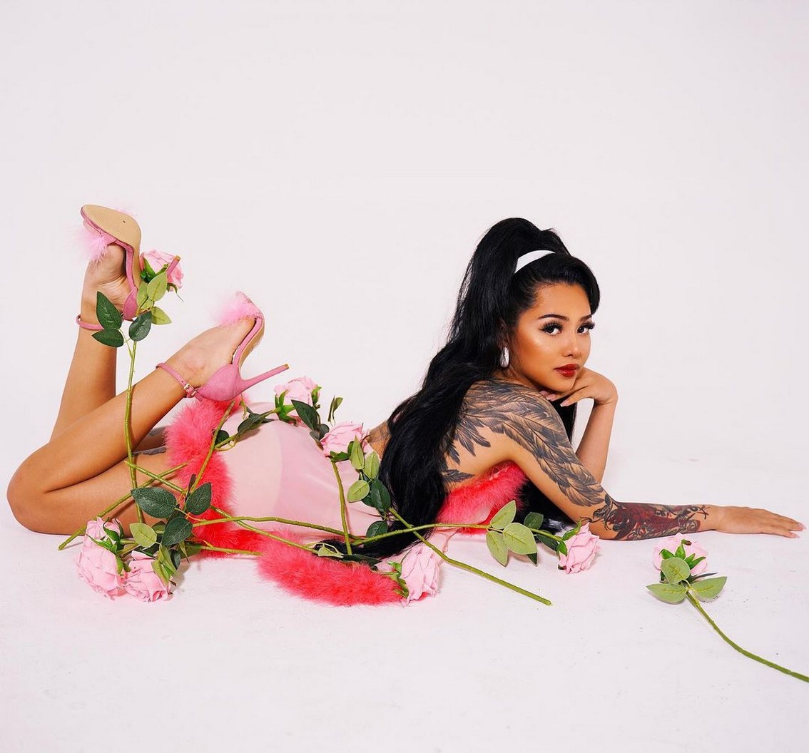 bella-poarch-sexiest-pics-that-you-never-seen-before-thefappening-cfd-22 Bella Poarch Feet
