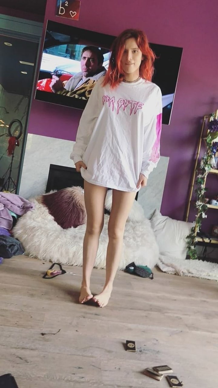 bella-thorne-feet-thefappening-cfd-1 Bella Thorne without panty in a long t-shirt and shows long sexy legs and bare feet