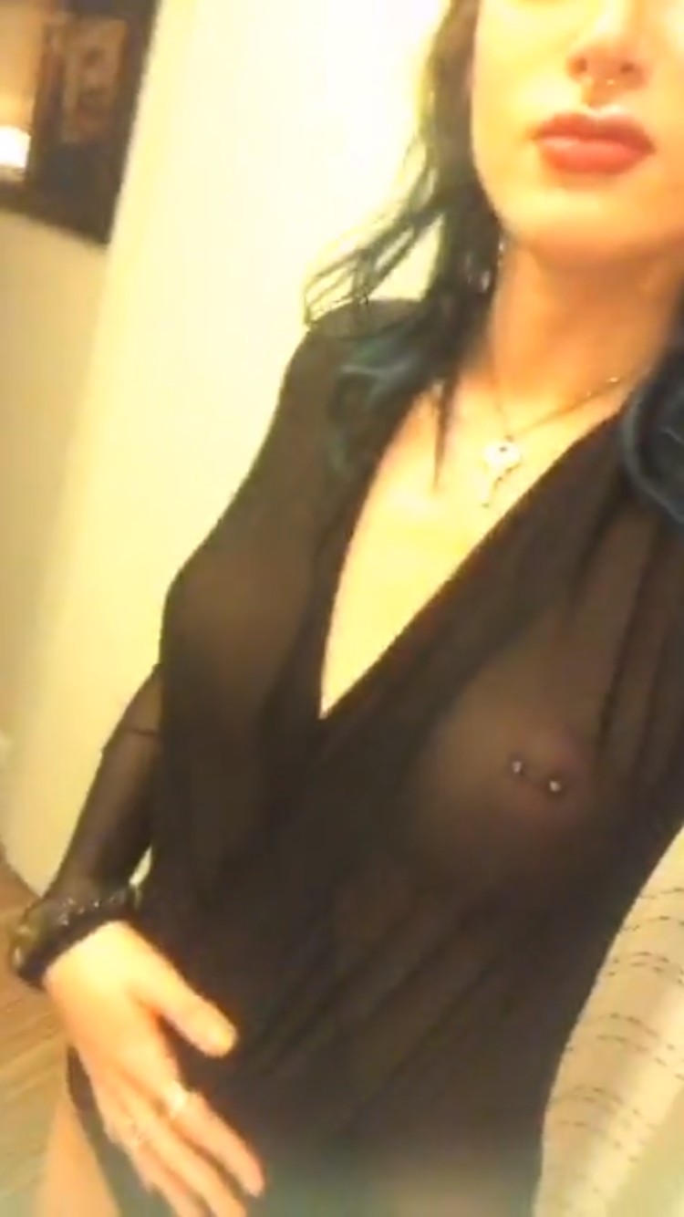 bella-thorne-leaked-thefappening-cfd-22 Bella Thorne shows nipple piercings
