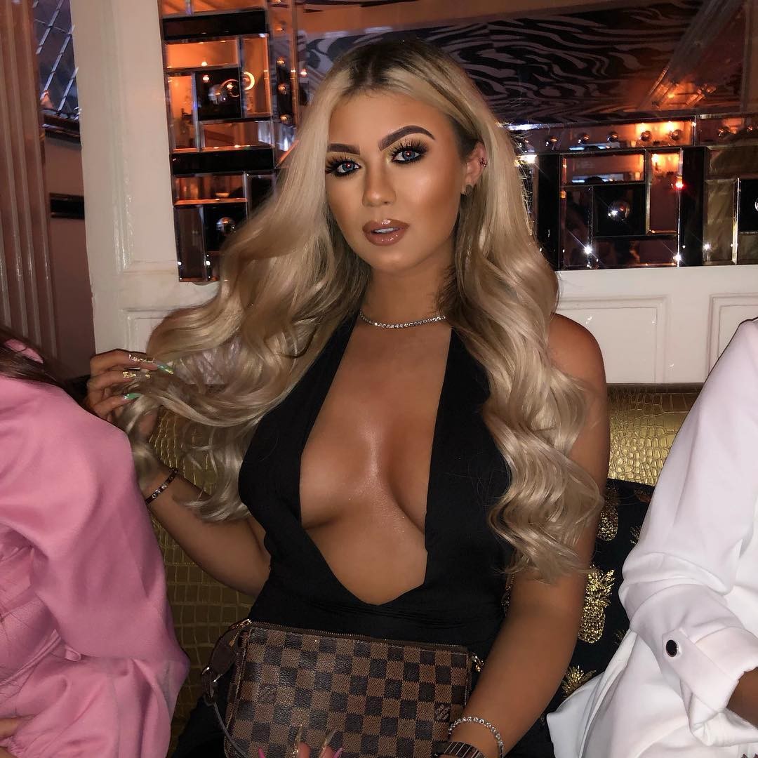 belle-hassan-sexy-thefappening-cfd-8 Belle Hassan Deep Cleavage