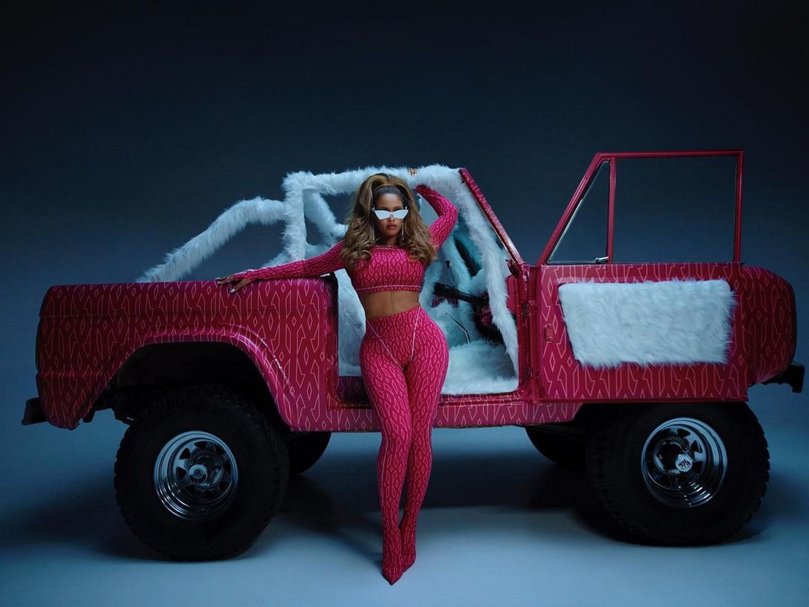beyonce-and-hailey-bieber-sexy-for-icy-park-thefappening-cfd-3 Beyonce Sexy Promo For Icy Park
