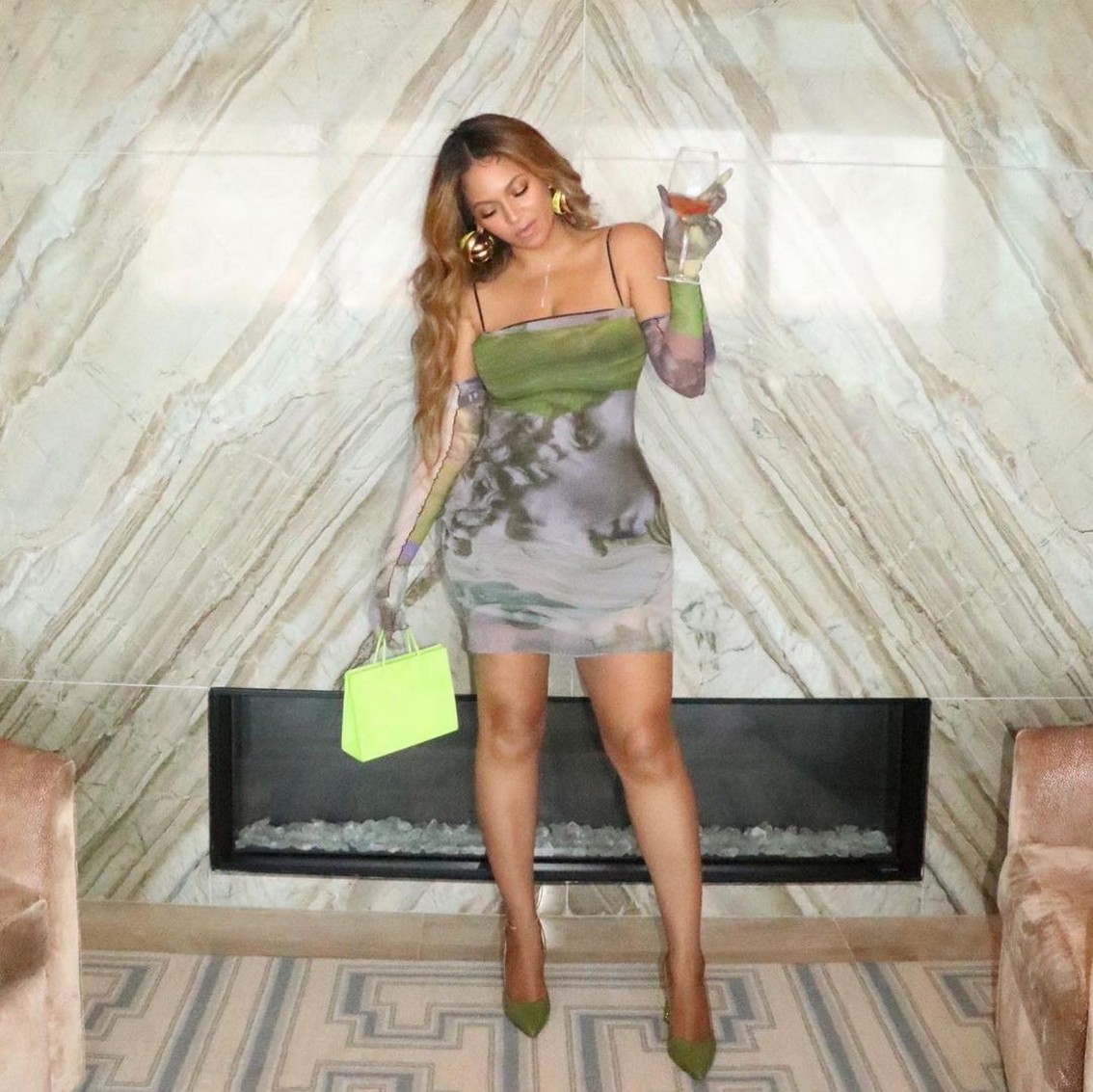 beyonce-sexy-in-las-vegas-thefappening-pro-12 Beyonce Short Skirt