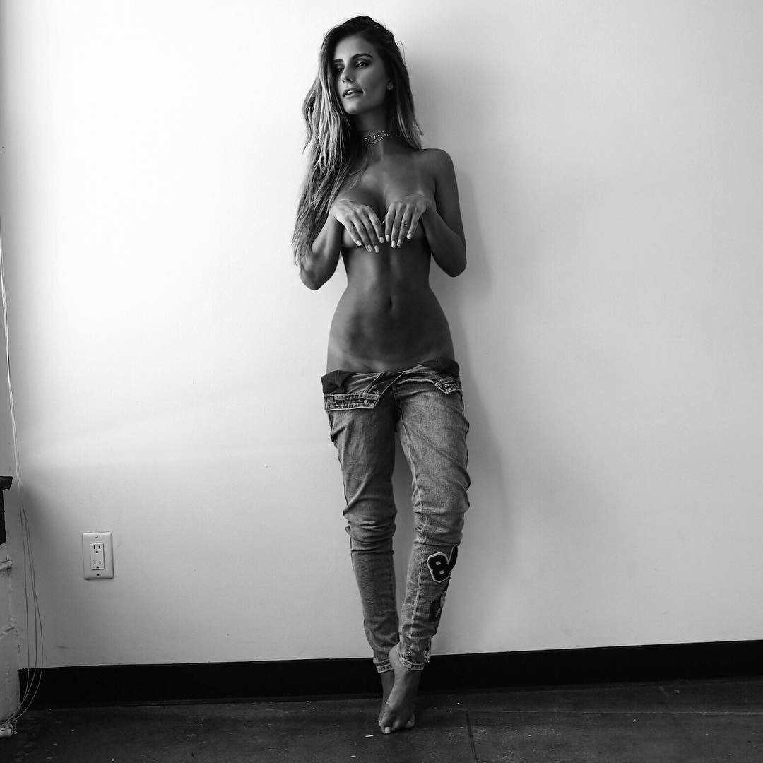 bianca-ghezzi-topless-sexy-thefappening-pro-16 bianca ghezzi topless sexy thefappening pro 16