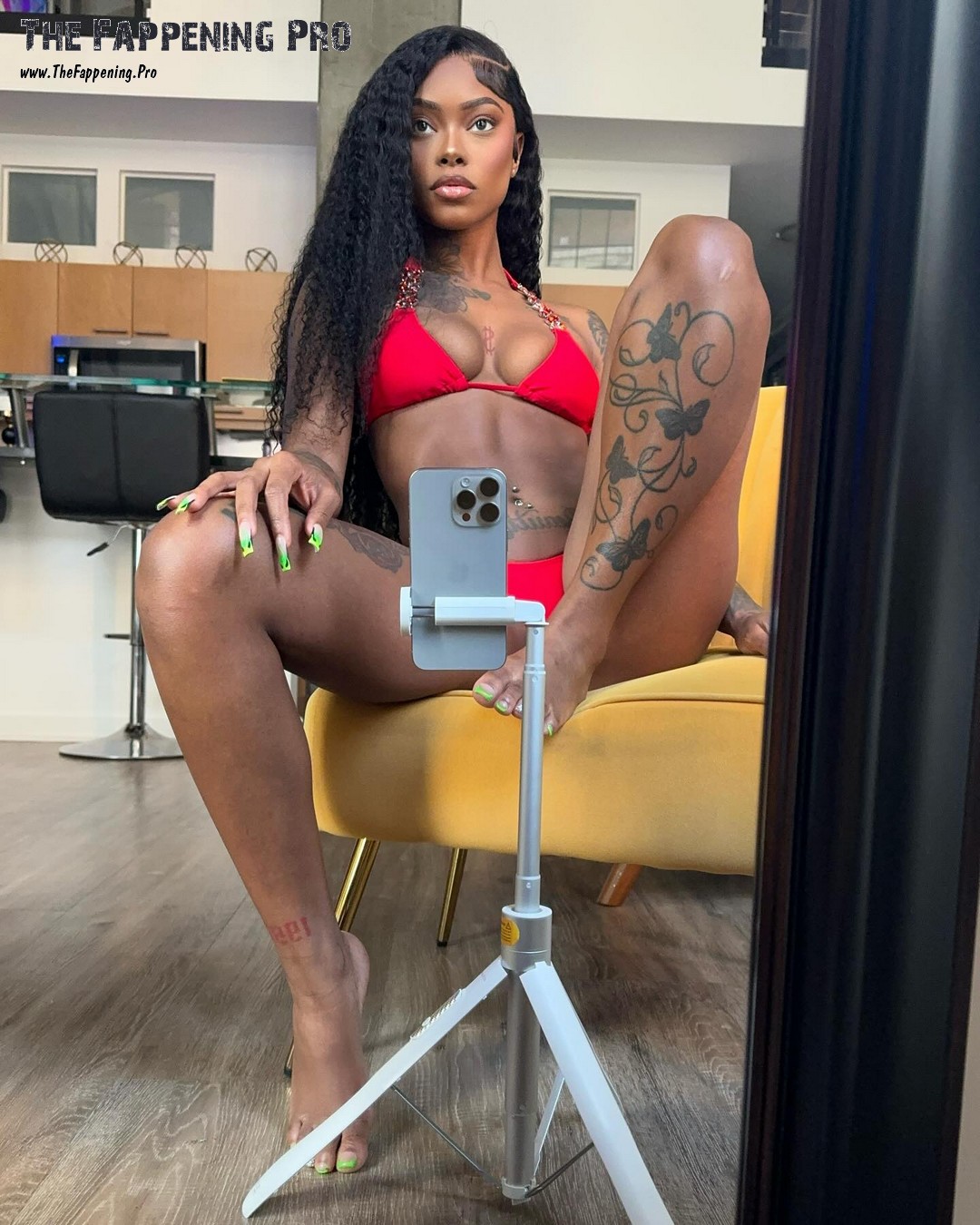 big-boss-vette-sexy-thefappening-cfd-6 Big Boss Vette Bare Feet On Selfie