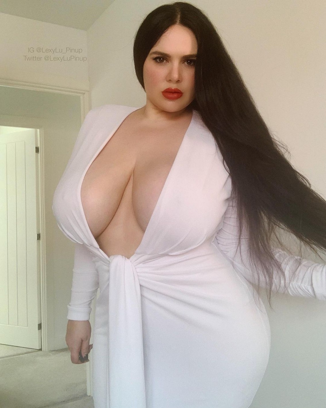 big-tits-of-lexy-lu-in-a-deep-cleavage-thefappening-cfd-14 big tits of lexy lu in a deep cleavage thefappening cfd 14