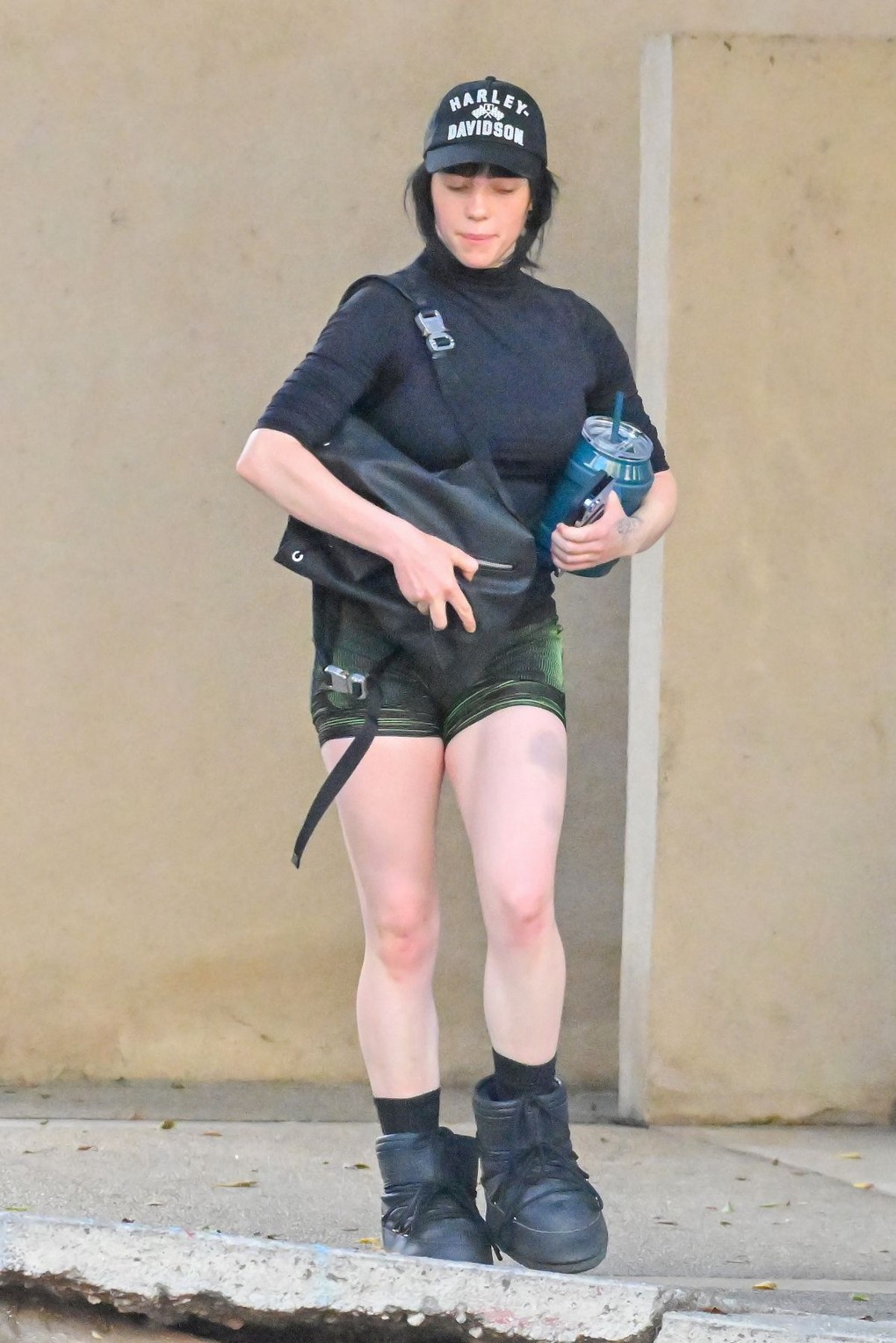 billie-eilish-leggy-thefappening-cfd-3 Billie Eilish Fappening