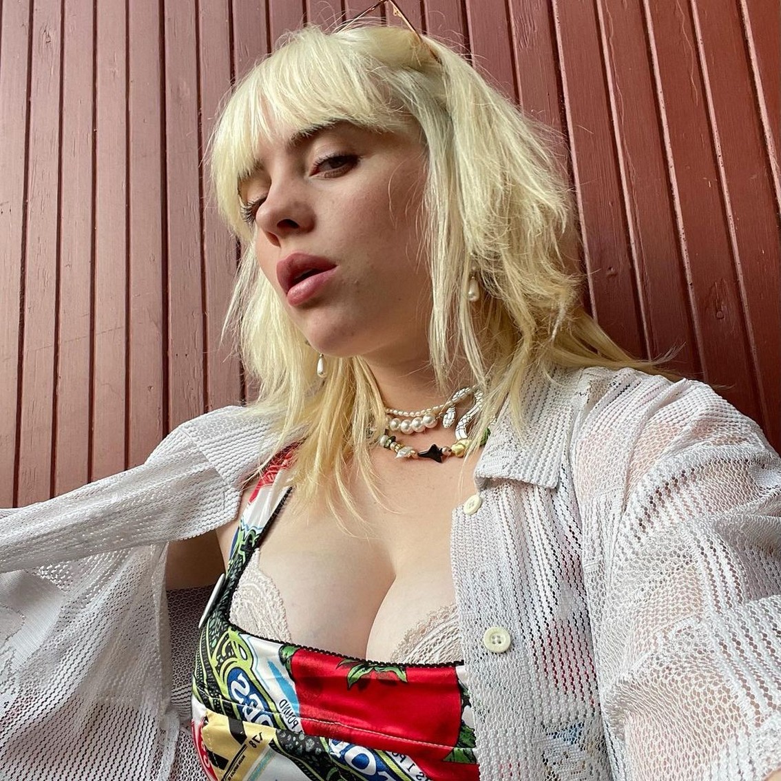 billie-eilish-tits-in-cleavage-thefappening-cfd-2 Billie Eilish Tits In Cleavage