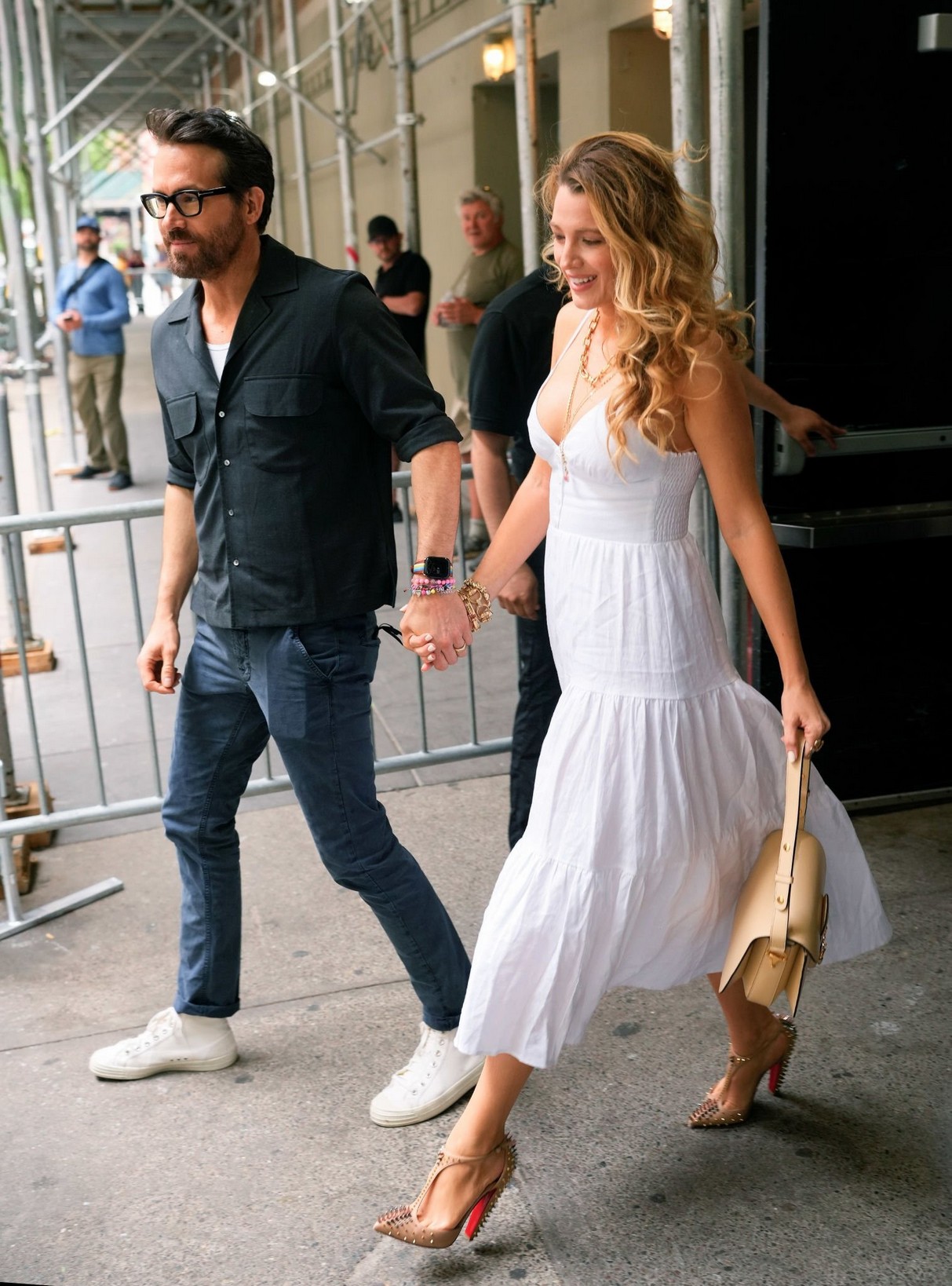 blake-lively-cleavage-thefappening-cfd-1 Blake Lively Sexy