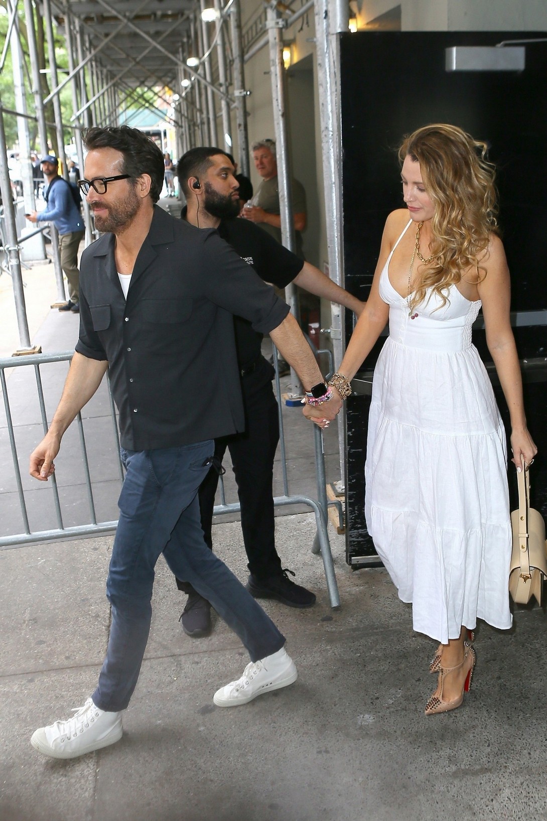 blake-lively-cleavage-thefappening-cfd-7 vHot