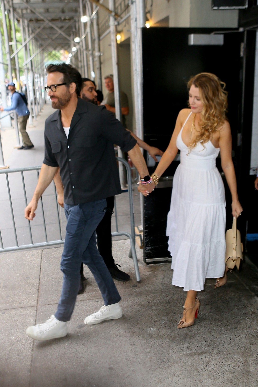 blake-lively-cleavage-thefappening-cfd-8 blake lively cleavage thefappening cfd 8