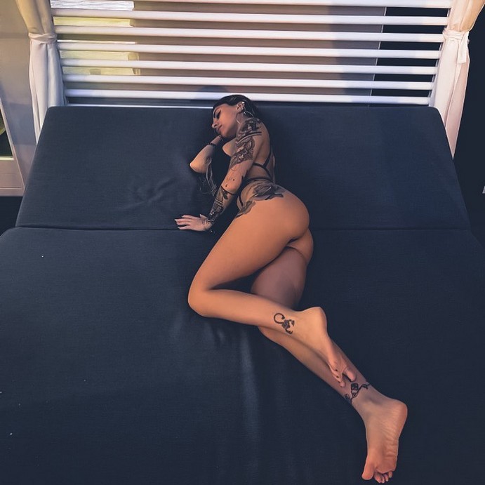 brenda-gallo-bikini-and-topless-thefappening-cfd-14 Brenda Gallo Barefoot