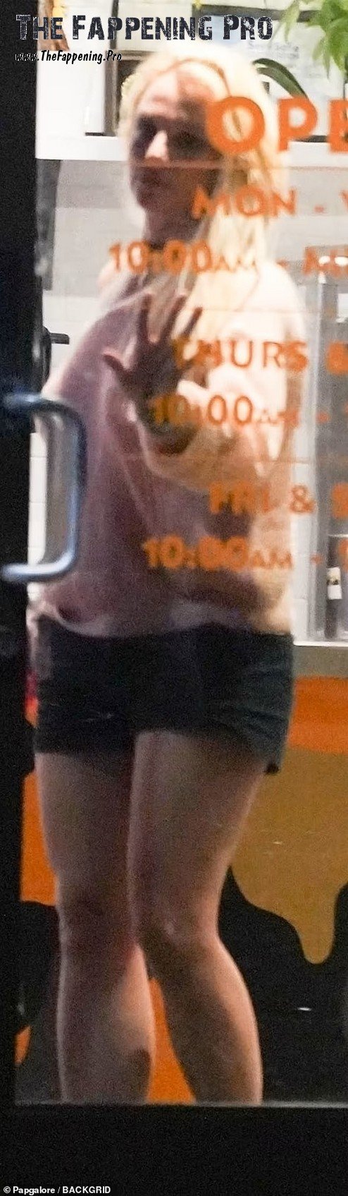 britney-spears-braless-thefappening-cfd-1 britney spears braless thefappening cfd 1