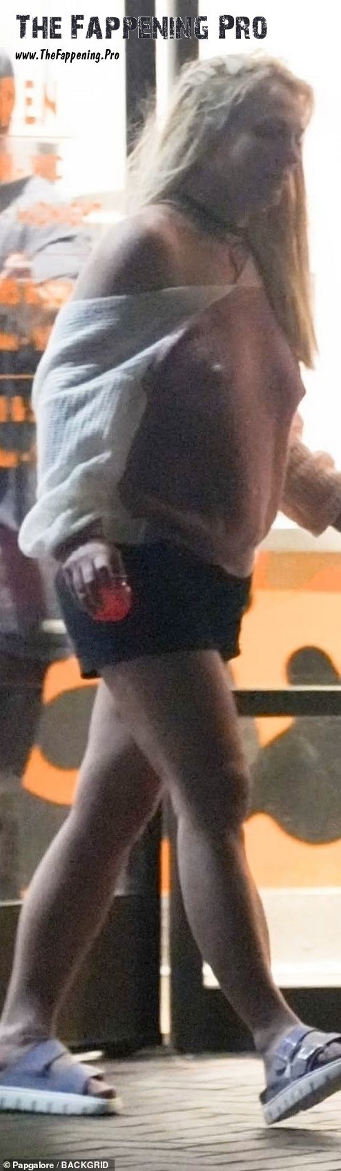 britney-spears-braless-thefappening-cfd-6 Britney Spears By Paparazzi