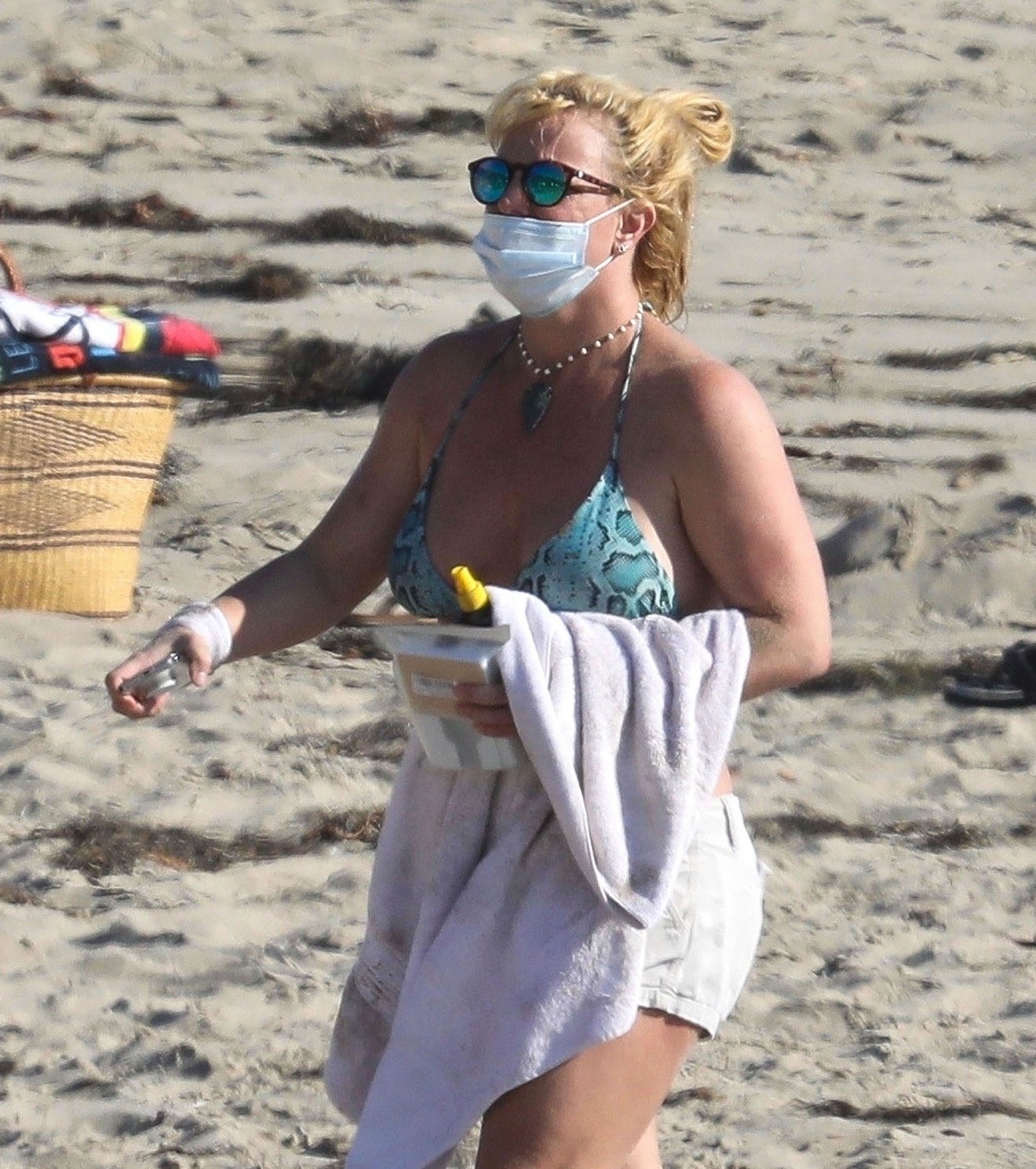 britney-spears-sexy-bikini-malibu-thefappeningpro-36 britney spears sexy bikini malibu thefappeningpro 36