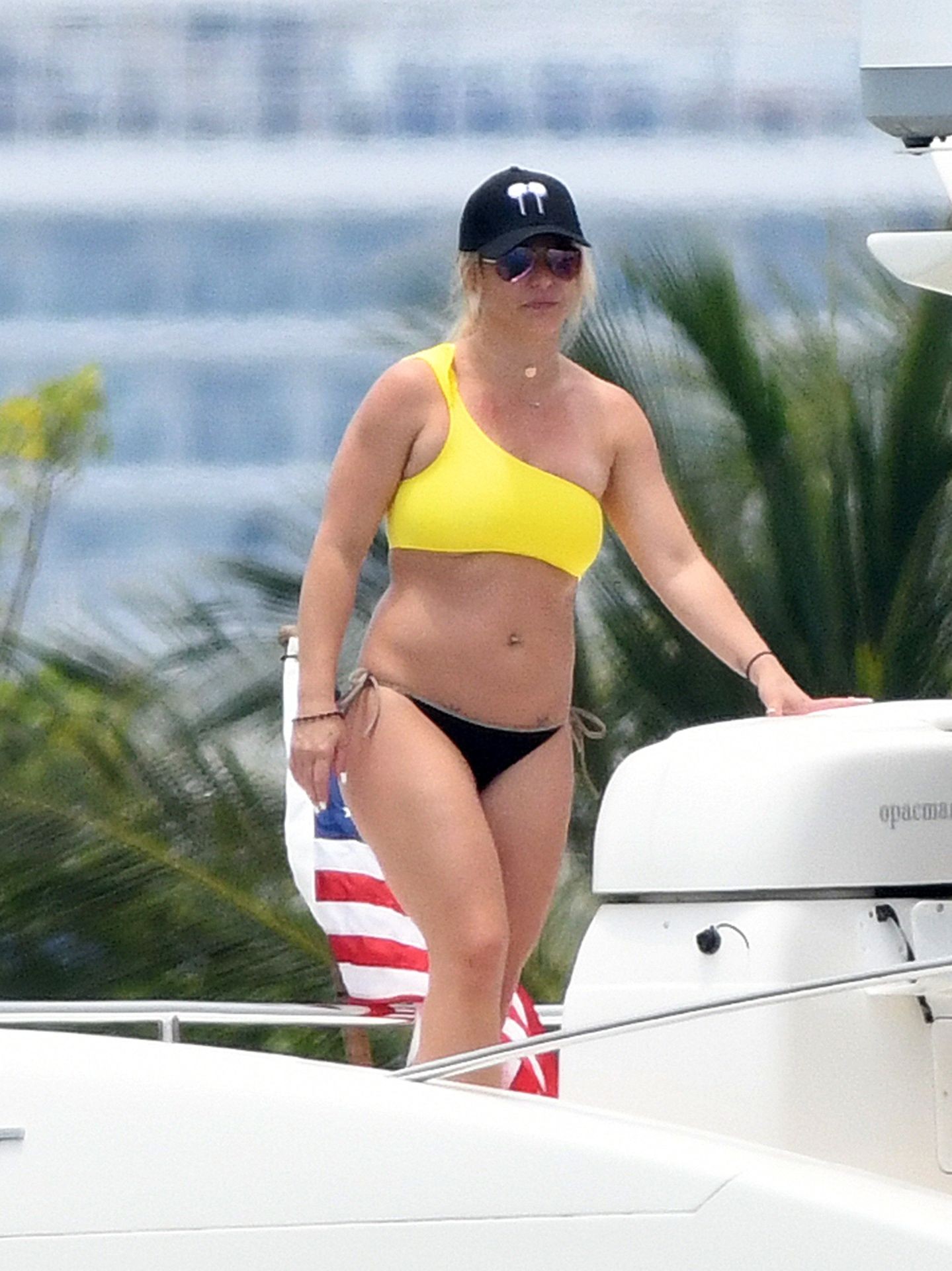 britney-spears-sexy-with-sam-asghari-27 britney spears sexy with sam asghari 27