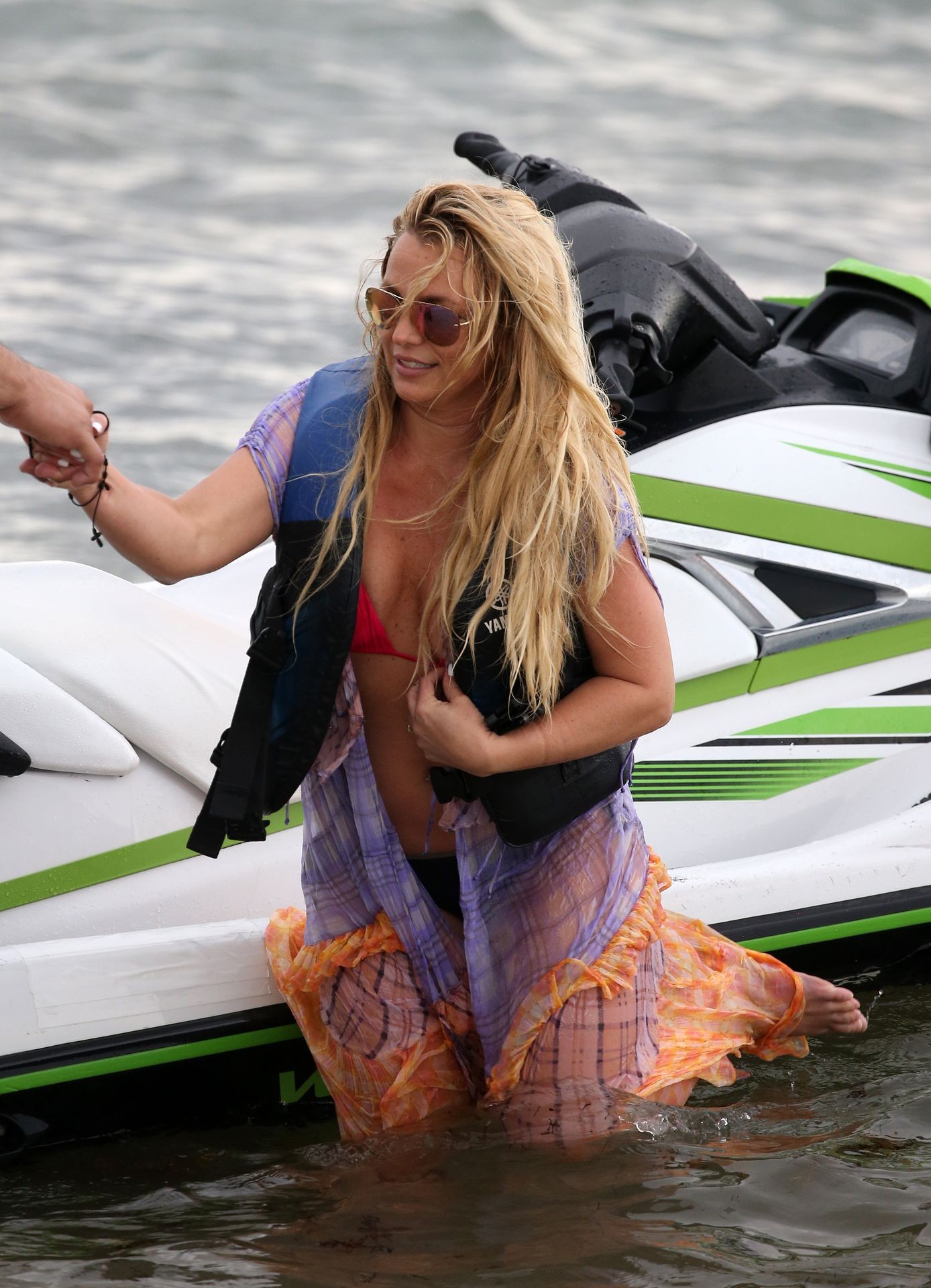britney-spears-sexy-with-sam-asghari-39 britney spears sexy with sam asghari 39