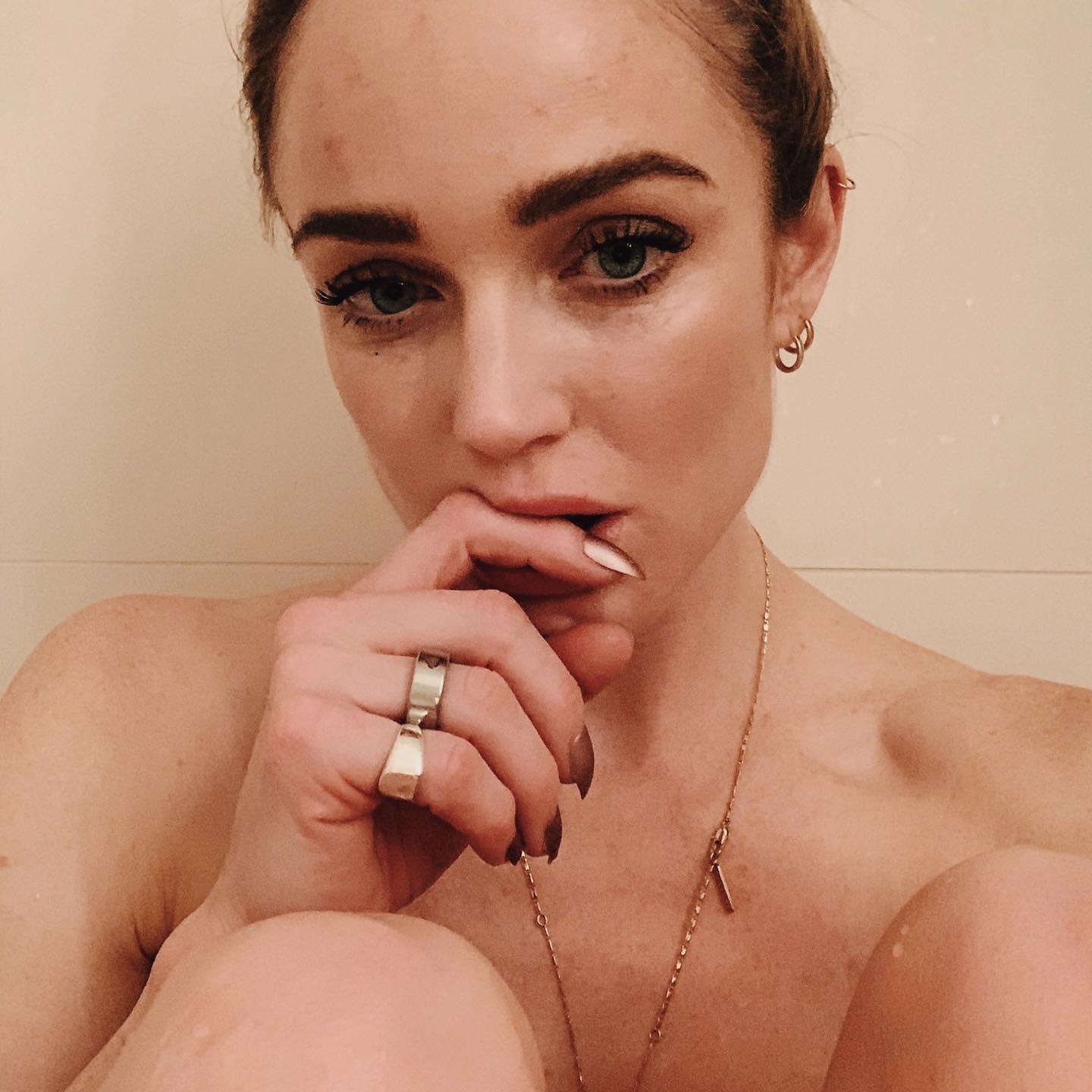 caity-lotz-pretty-on-leaked-selfies-thefappening-cfd-7 Caity Lotz Leaekd Selfie