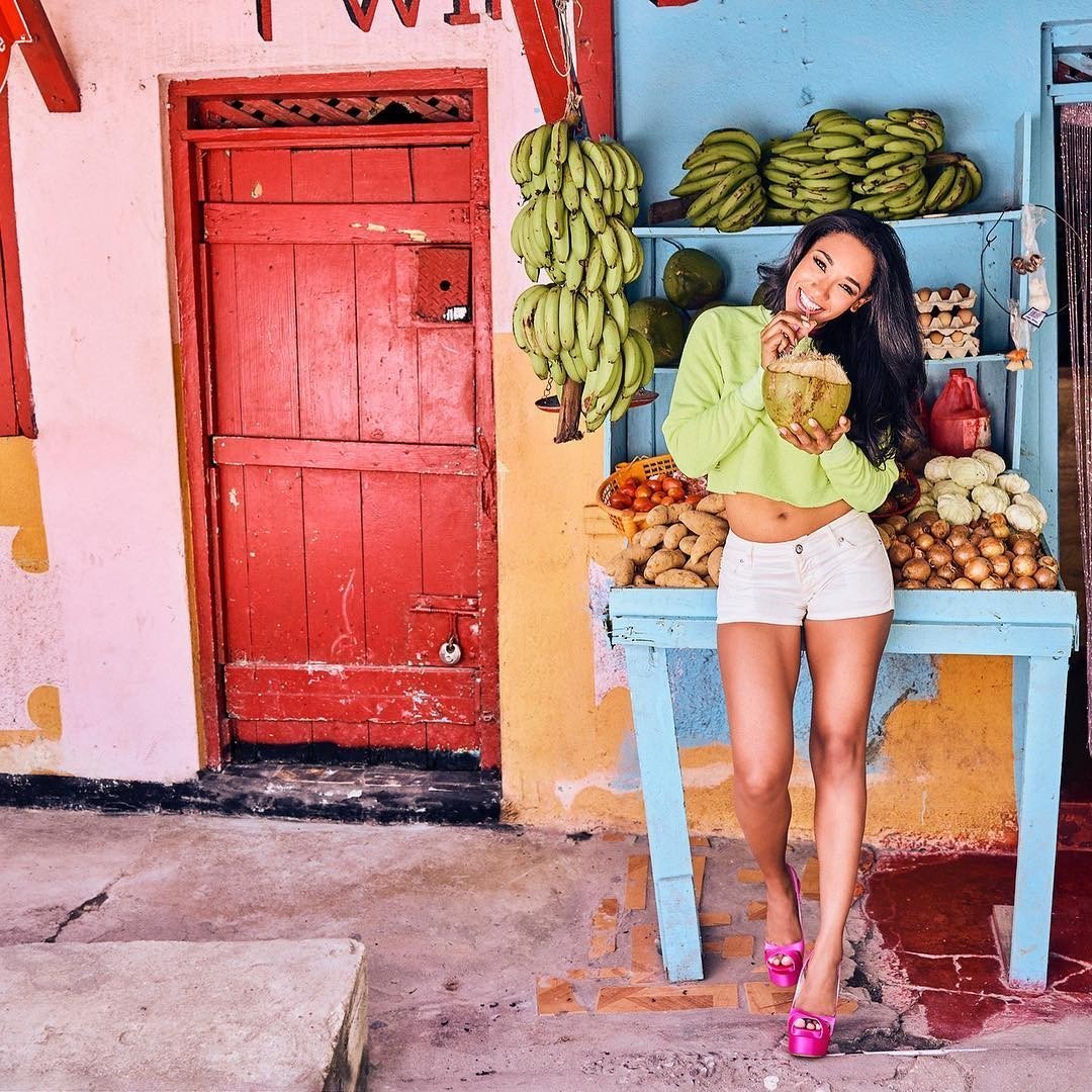 candice-patton-leggy-thefappening-cfd-3 Candice Patton Leggy