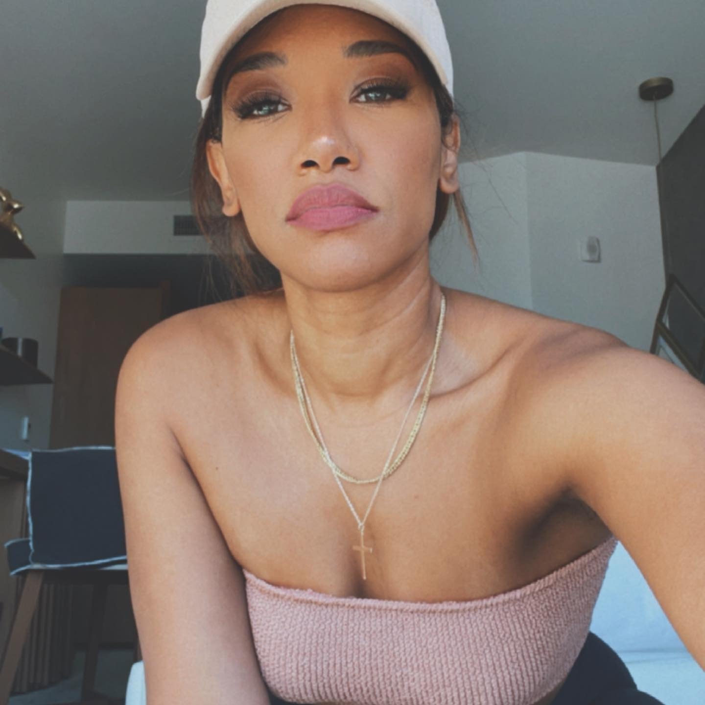 candice-patton-selfie-thefappening-cfd-11 Candice Patton Sexy Selfie