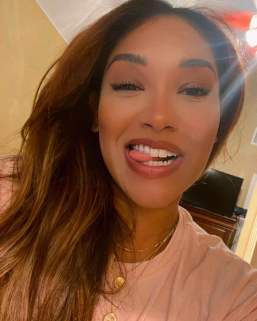 candice-patton-selfie-thefappening-cfd-17 candice patton selfie thefappening cfd 17